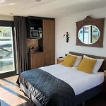 Morpheus Bed & Breakfast