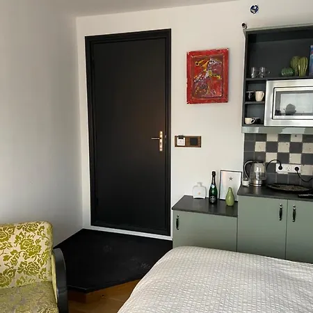 Morpheus Bed & Breakfast 4*