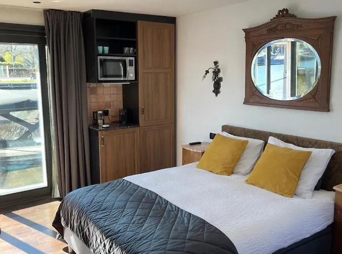 Morpheus Bed & Breakfast